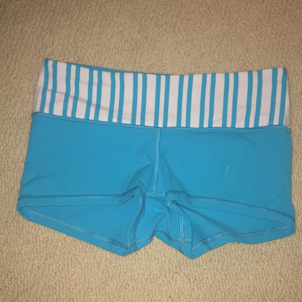 Lululemon bootie workout shorts